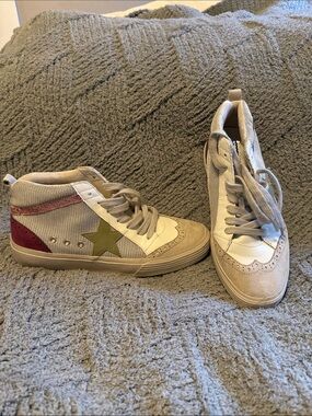 Kids High-Top Sneakers with Star Accent - Beige, Olive & Burgundy
